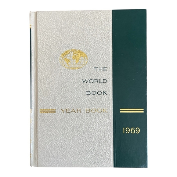 Lot of 4x Vintage Book Encyclopedias The World Book Yearbook of Years 1966-1969 - Picture 7 of 9
